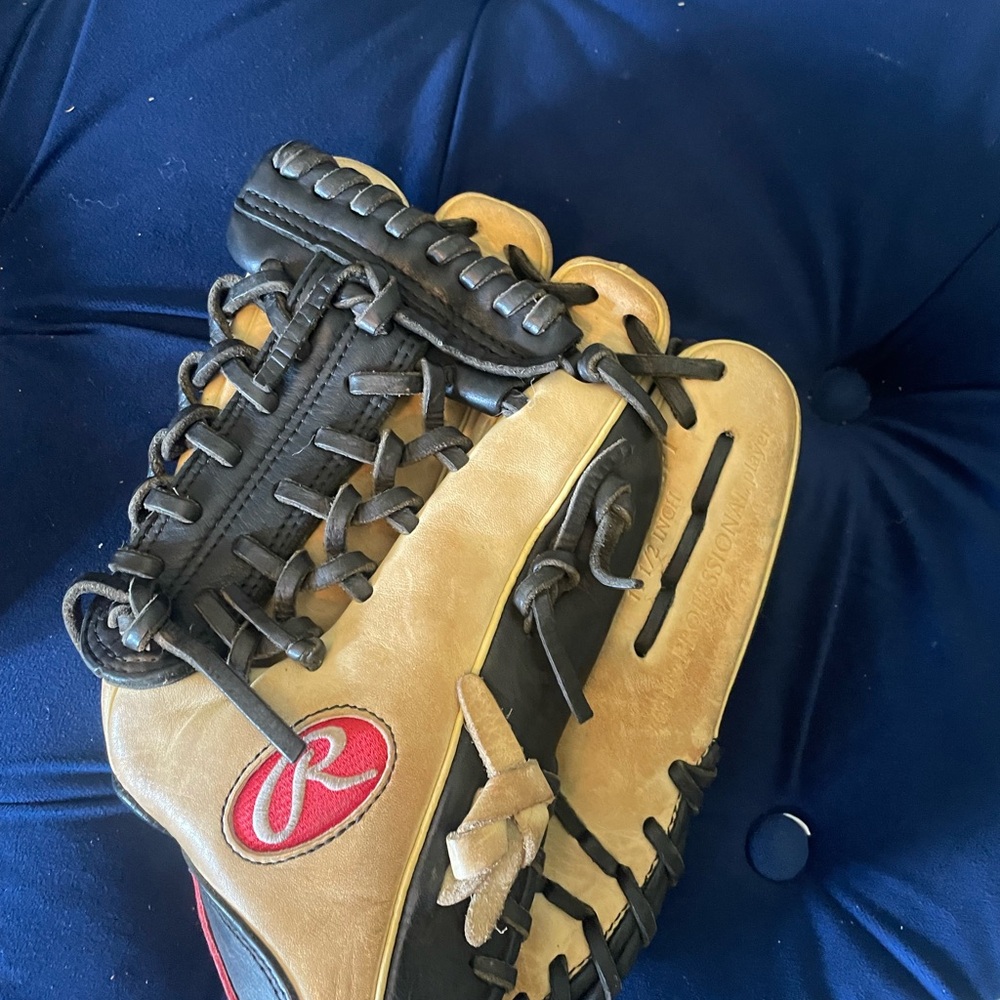 Rawlings Black and Tan Baseball Glove